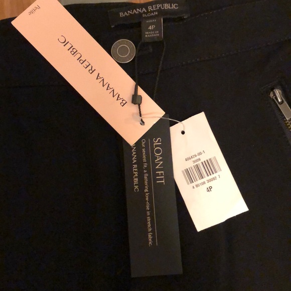 Never worn! Black cropped pants - Picture 2 of 6